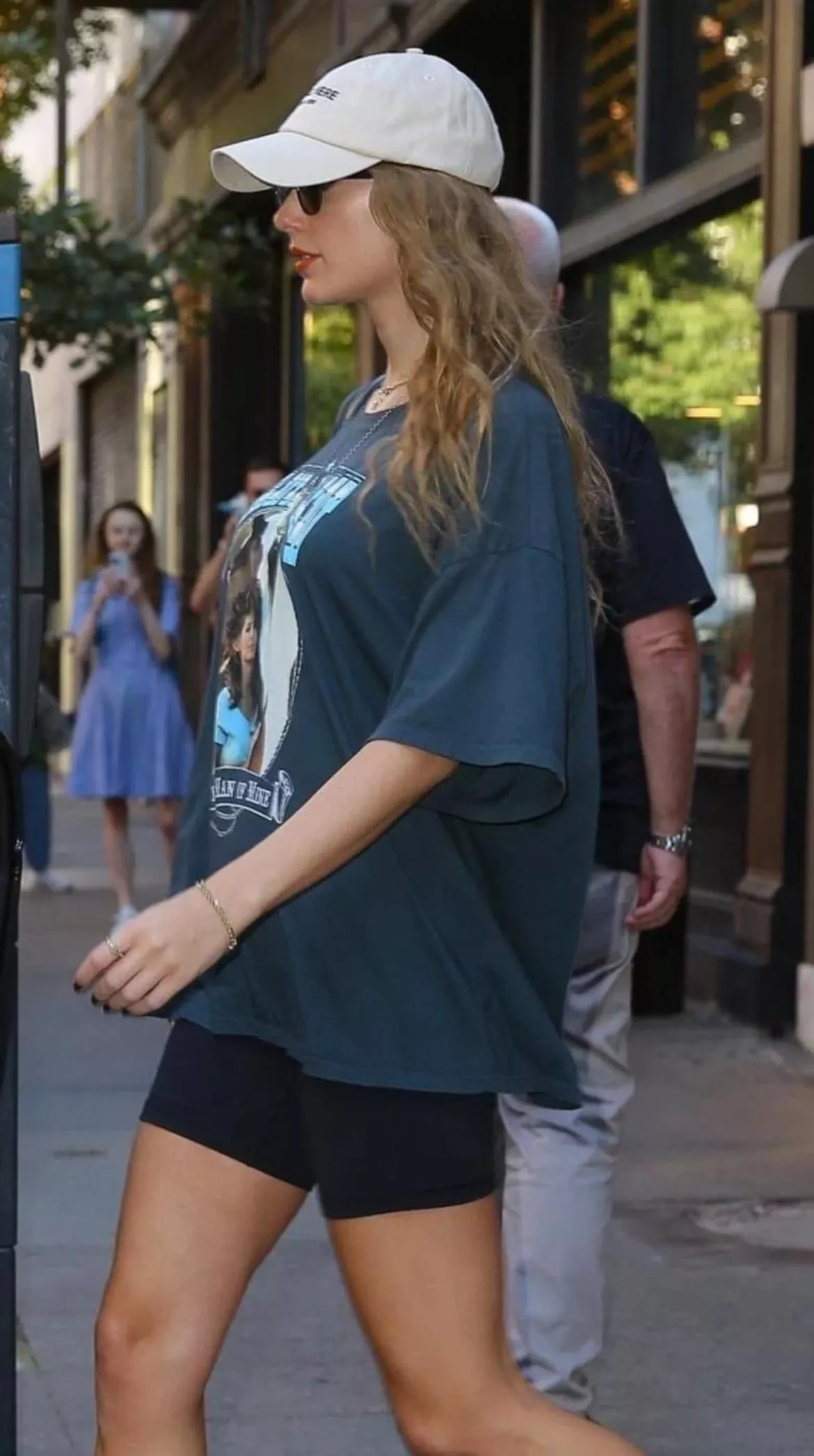 Taylor Swift posted by SadBid2941