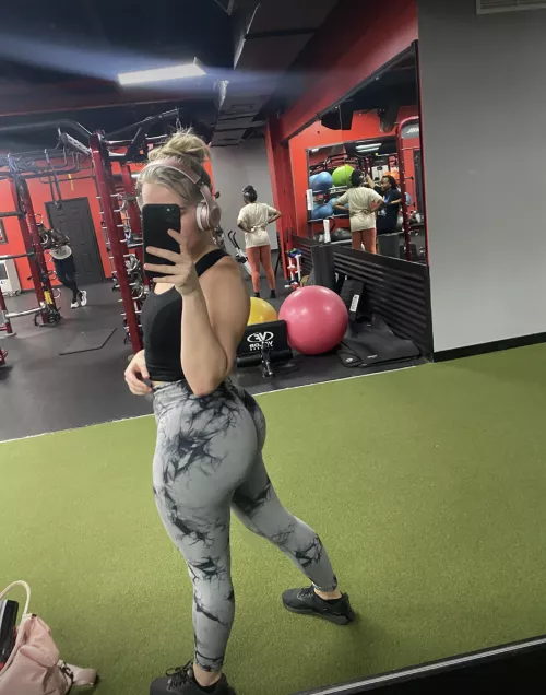 The gym built my body like this;) by leahlucciano