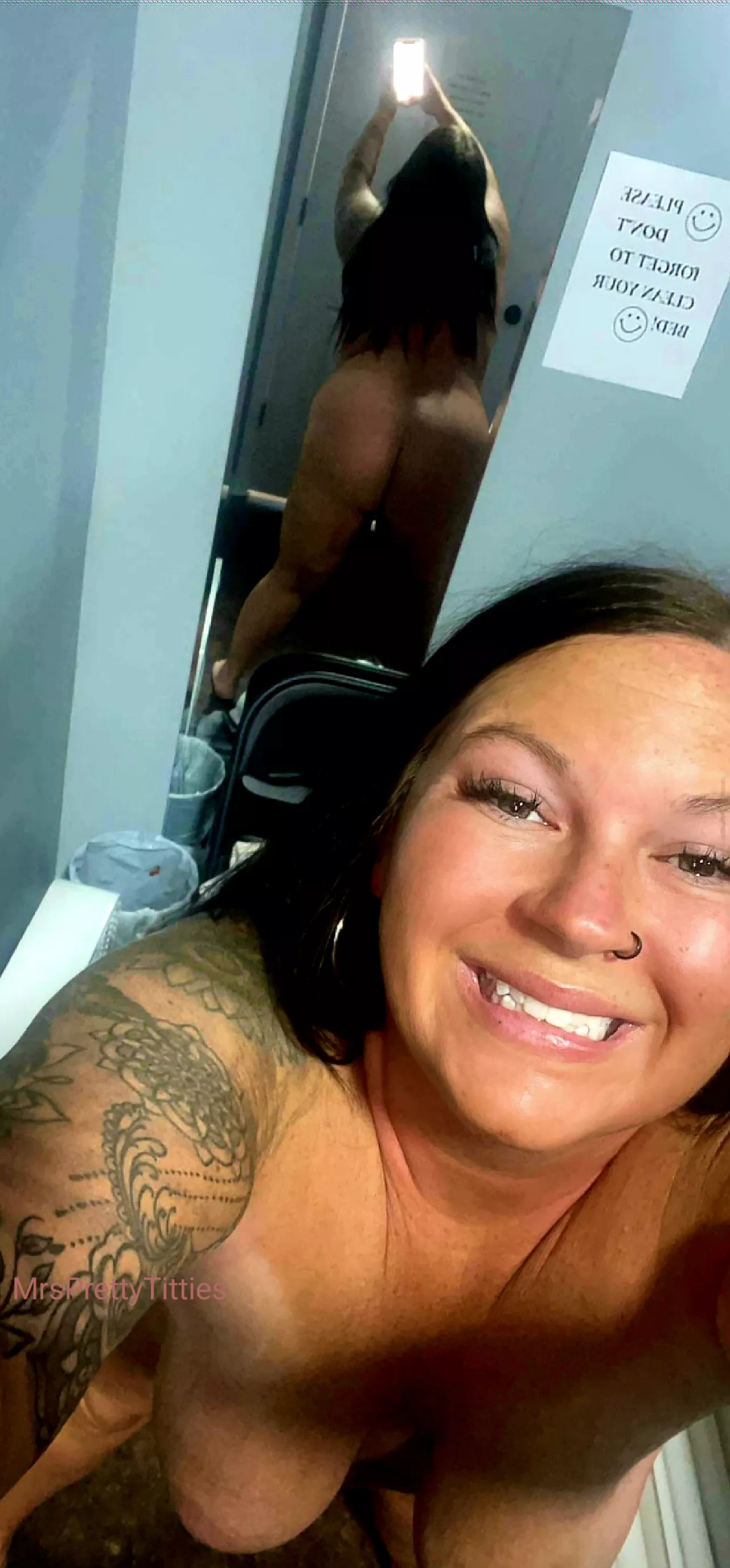 There's nothing wrong with sneaking nudes in a tanning salon for strangers is there? posted by MrsPrettyTitties