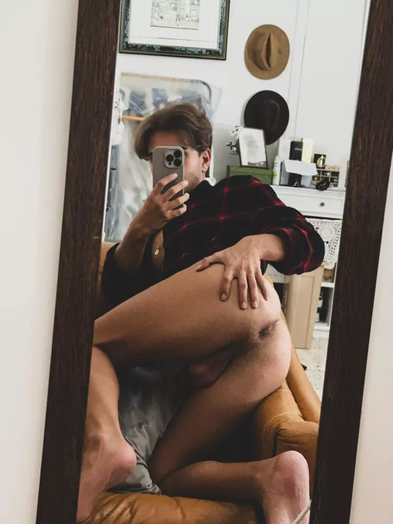 What you will do to me? posted by Ro_twink23