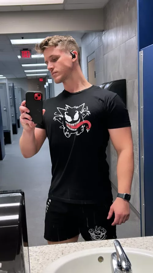 A week in the hospital and a week long vacation, finally got back to the gym. by ConflictBoB