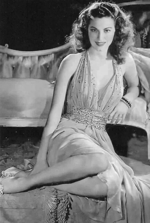 Ava Gardner (c.1945) by bil_sabab