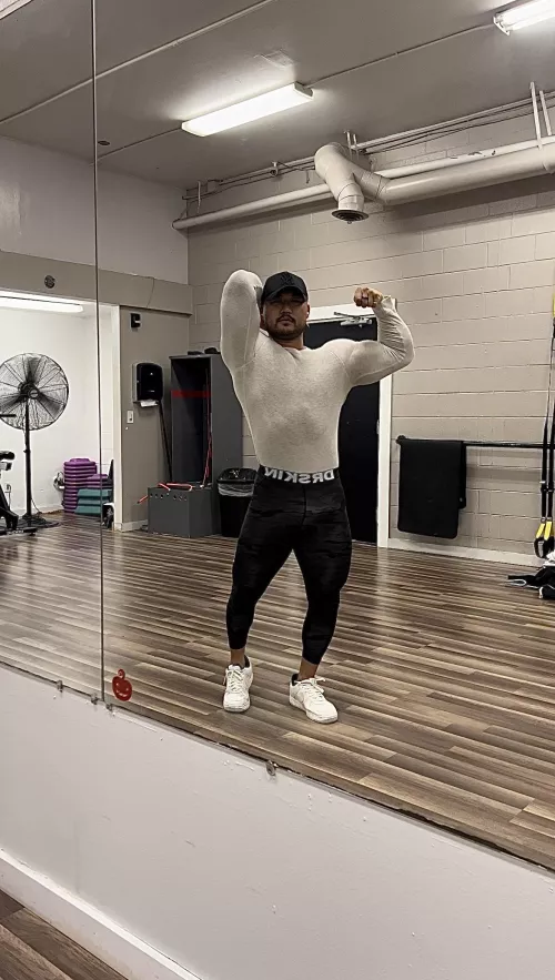 Compression pants can’t contain all this mass by KingKaiLuke2