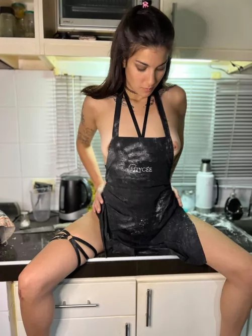 Do you like my apron or what is under it by richtetri