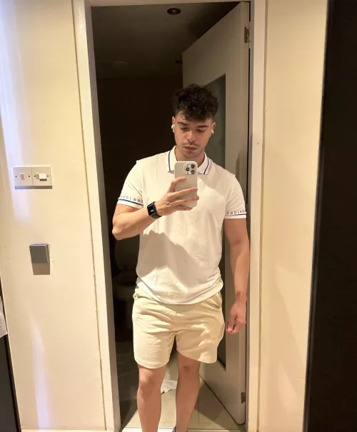 Hi ^^ by KingOfBeezzz