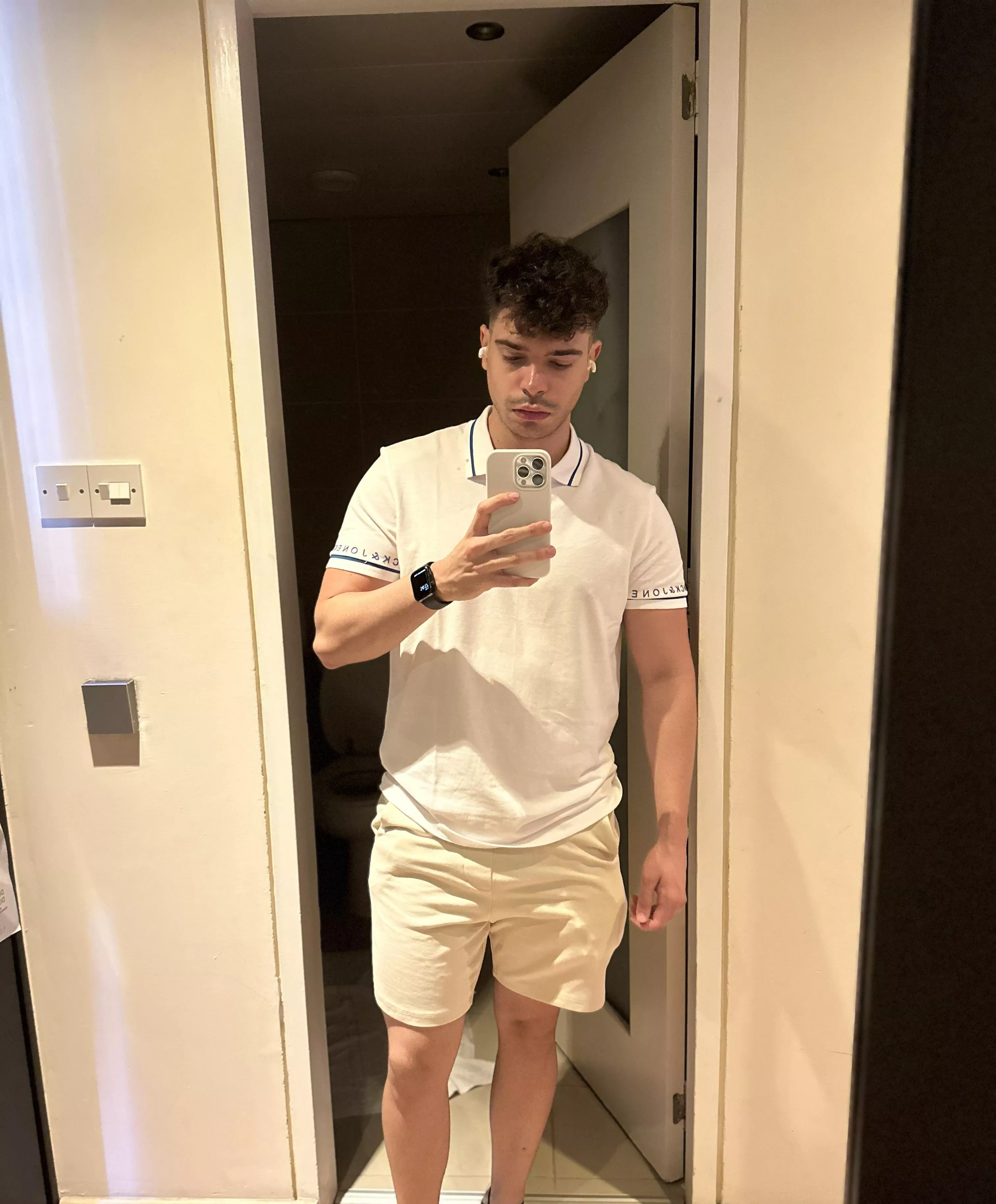 Hi ^^ posted by KingOfBeezzz