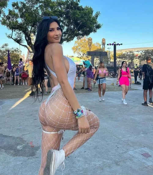 I hope she makes it wobble by footking2019