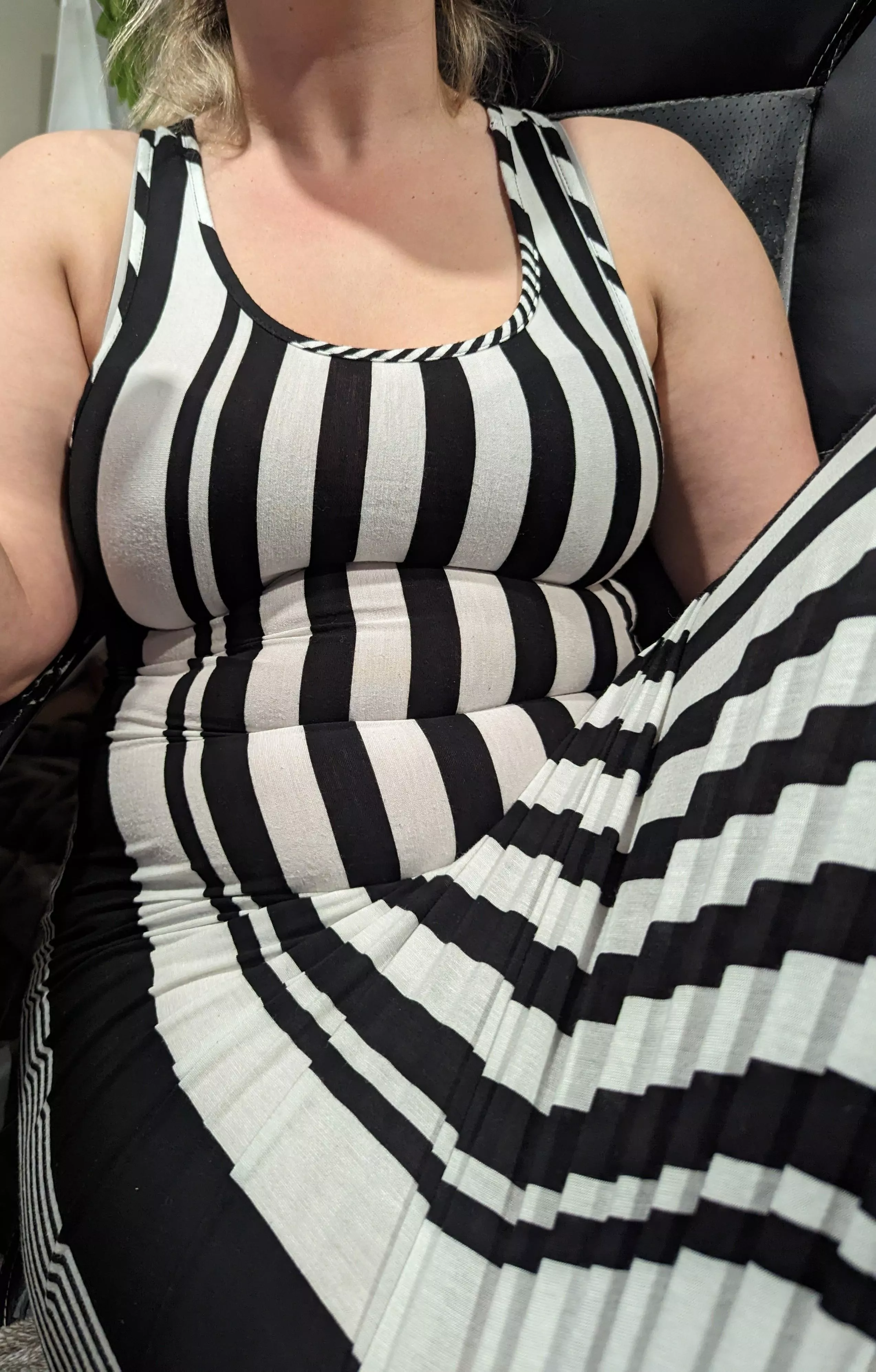 I wore this dress to Thanksgiving dinner 🇨🇦 🤤 I hope nobody noticed how tight it is 😅 posted by morethemaryer