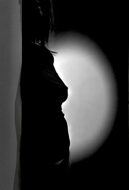 In the silhouette… of my phone… by pillow_muses