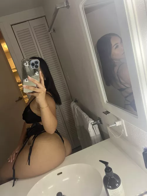 Lookin for a face to sit on, any takers? by PeagLoavako