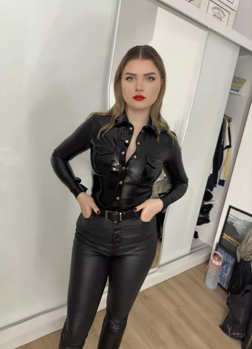 My new leather outfit by Navlia