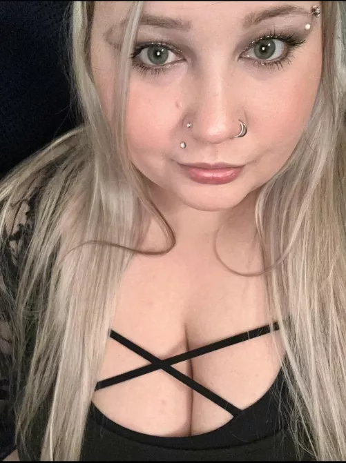 Spooky season is my favorite, let’s watch some scary movies! 💀🎃👻 by rawrxoxo2