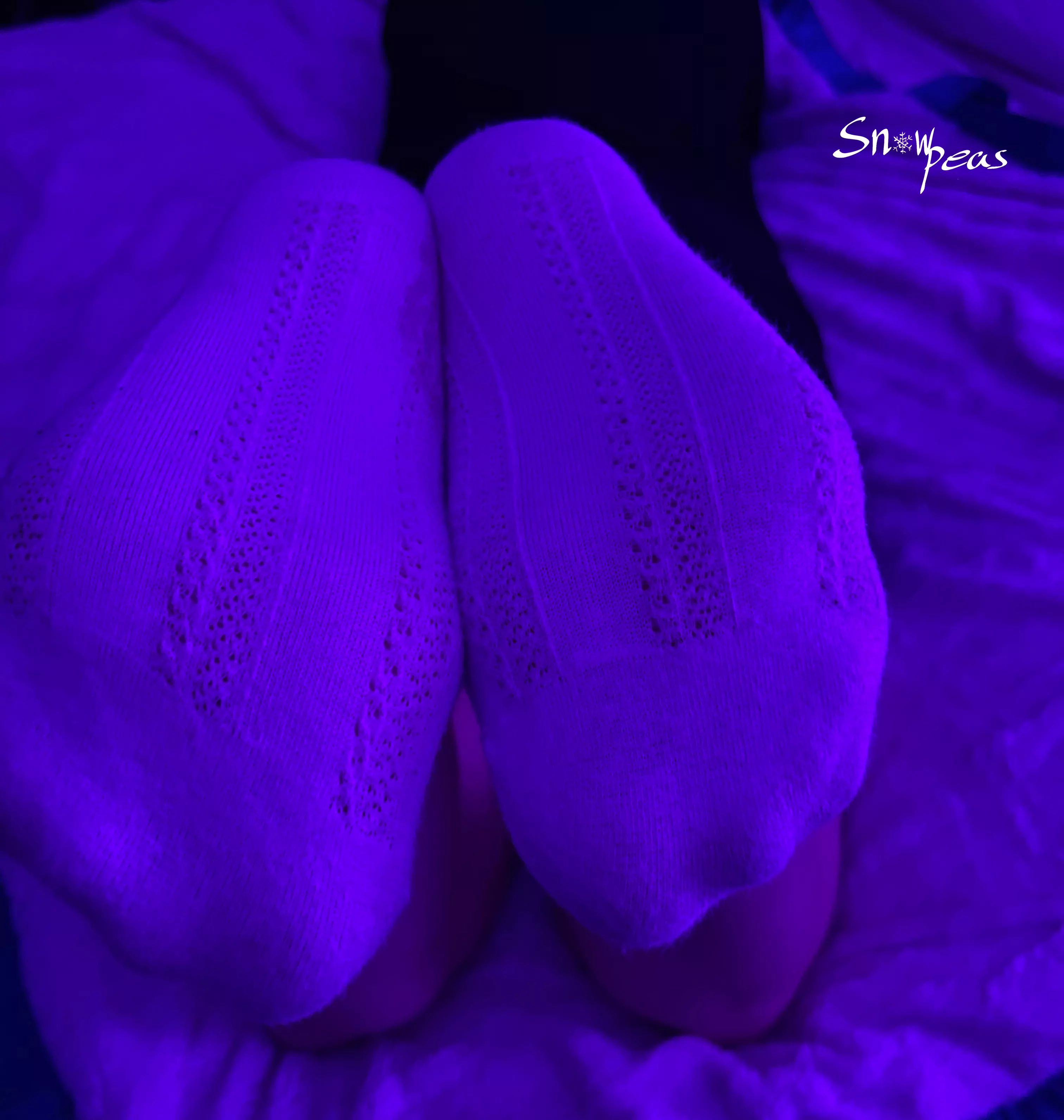 would you bury your face into my soles? posted by snowpeas88