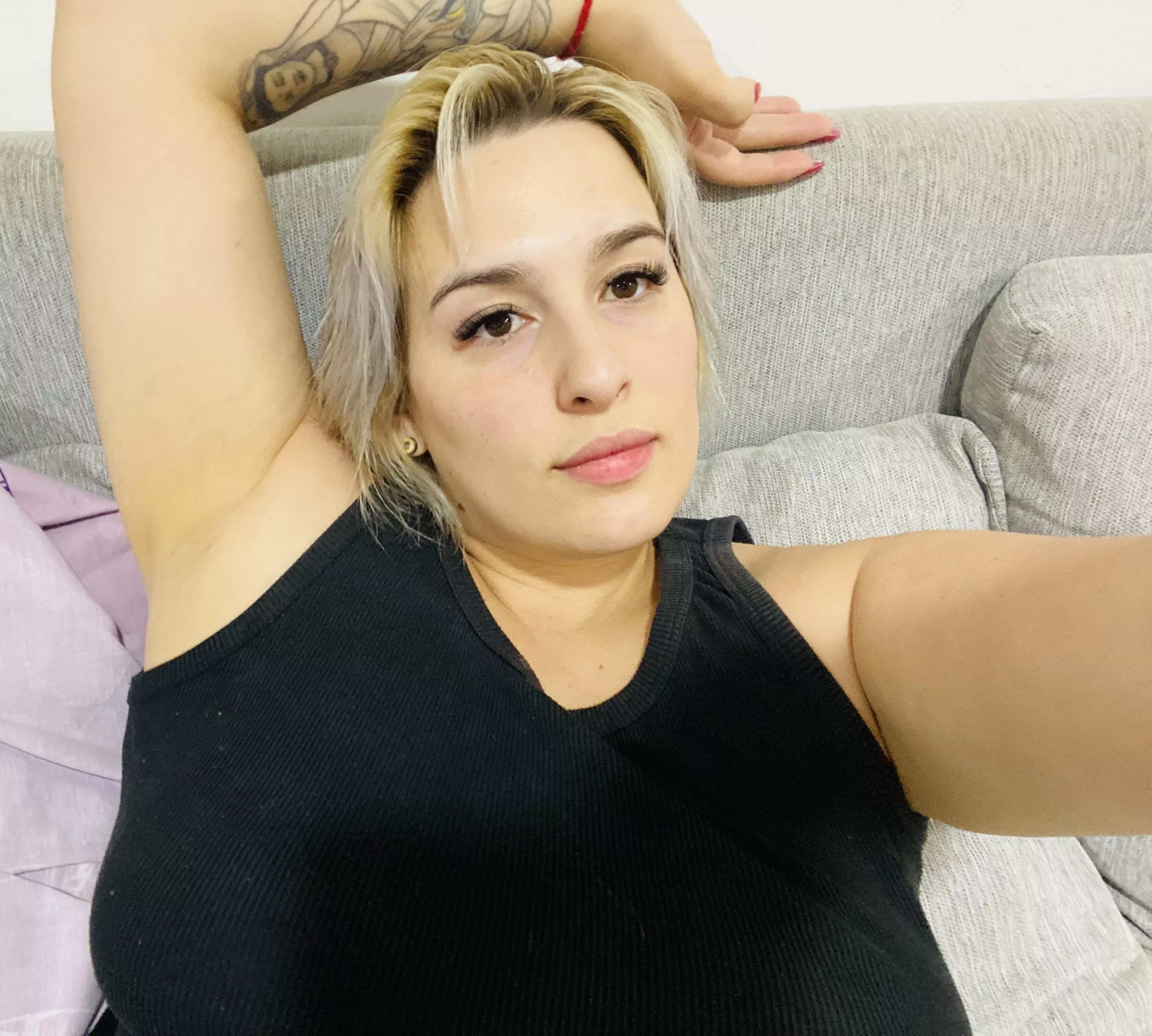 Are you ready to play with my armpits? I wait for you! posted by Candygrl2401