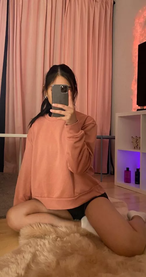 Cold 🥶 who can warm me up 🤭 by Sad_Bat6485