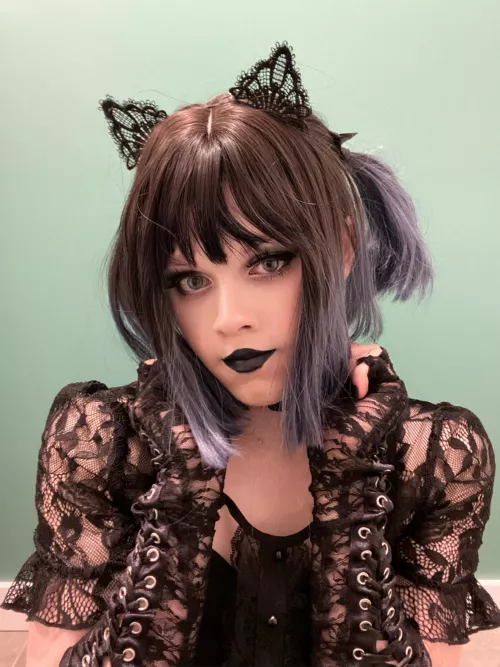 Do I look cute?☺️🖤 by Dry-Apple2493