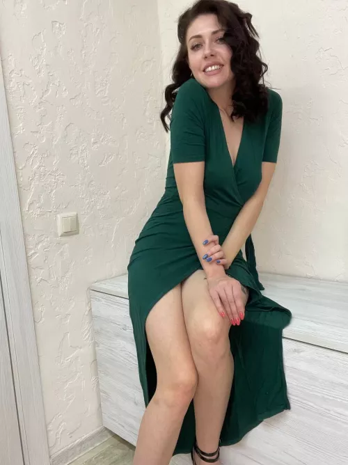 Dresses like this fit amazingly hugging me🥰 and do you like the way it fits on me? by mariy_love