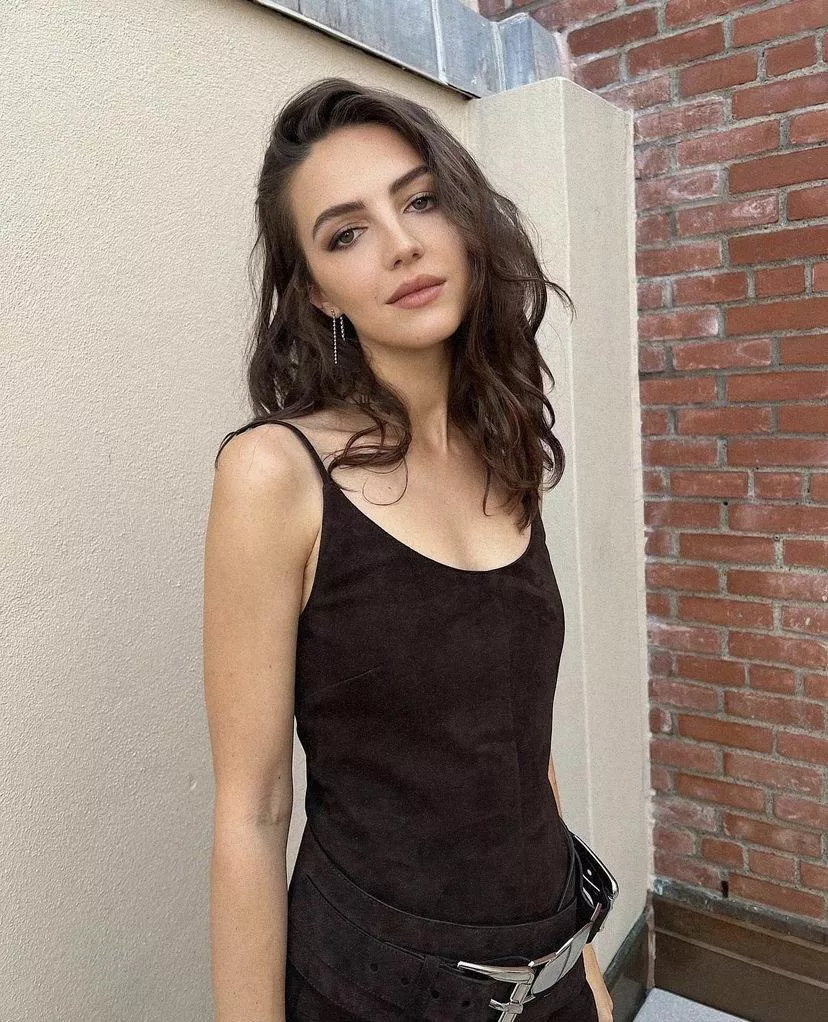 Ella Hunt posted by boldasblue