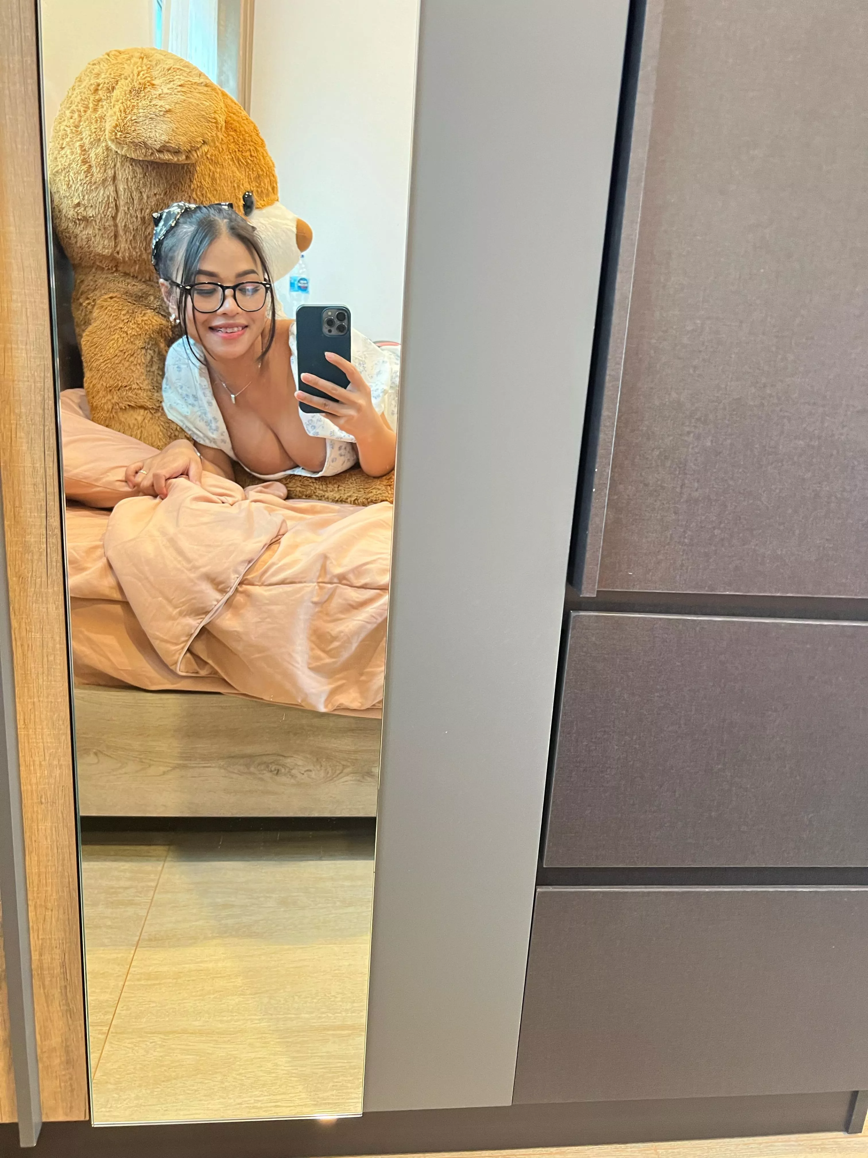 Finish class, rush home for Reddit... Are you looking down my shirt? posted by DollyDangerouse