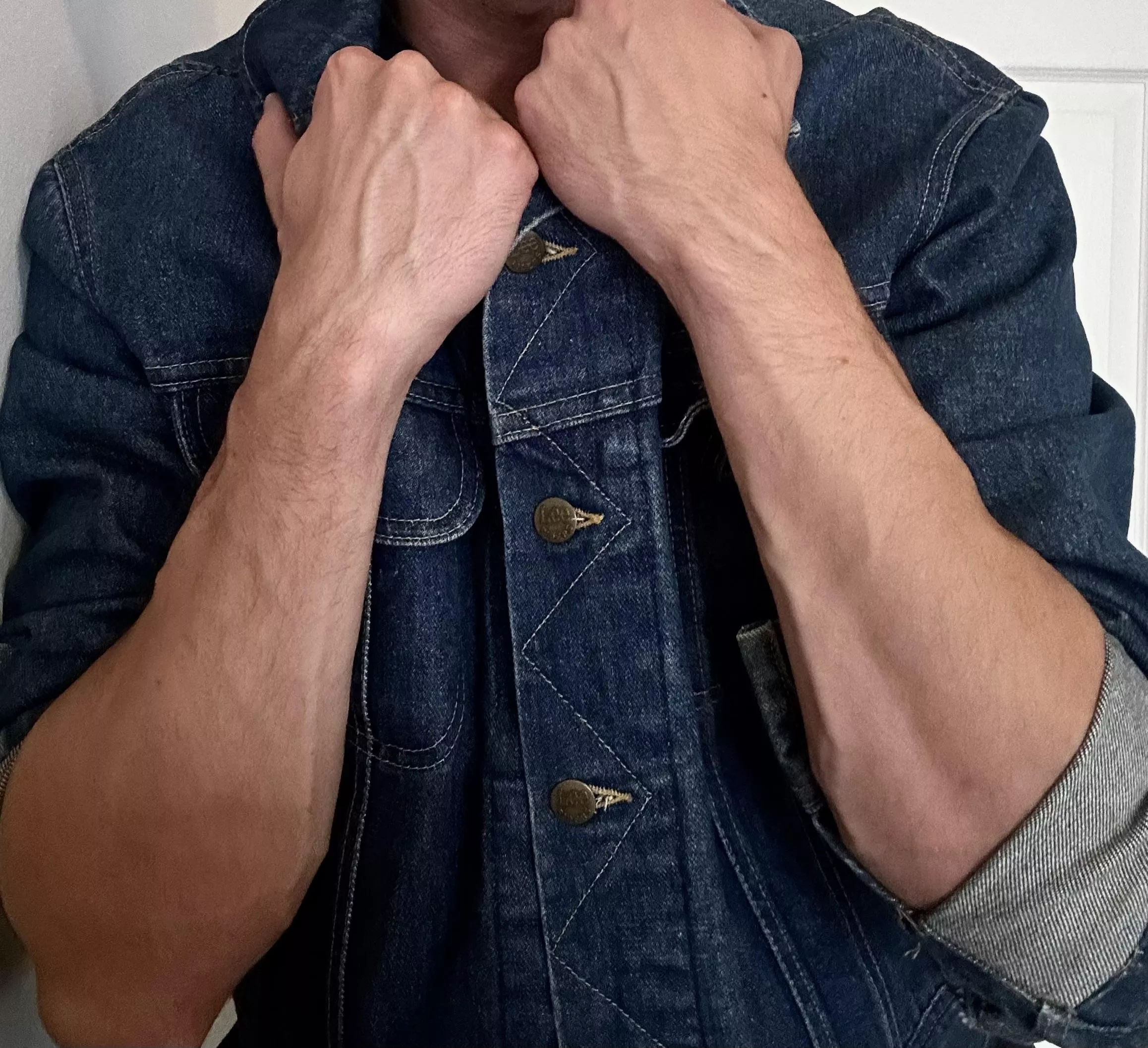 Hope you like nice arms here posted by cozylongsleeves