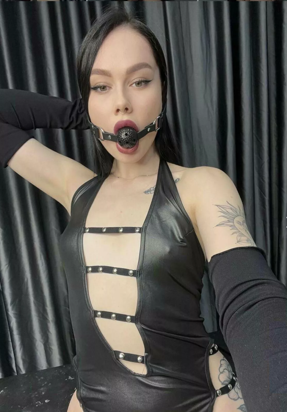 I like to keep quiet, so please shut my mouth with something [F] posted by Endurable_Height_