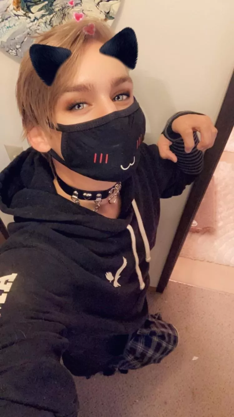 I trying to be cute but I’m cold …🥺 posted by DeltaSix-UN22