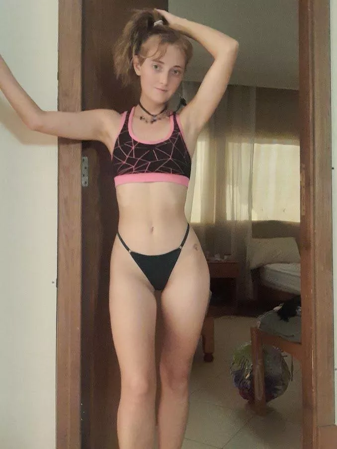 Just a quick shoutout to my darling armpits, do you like them F18 posted by lipsaddiction