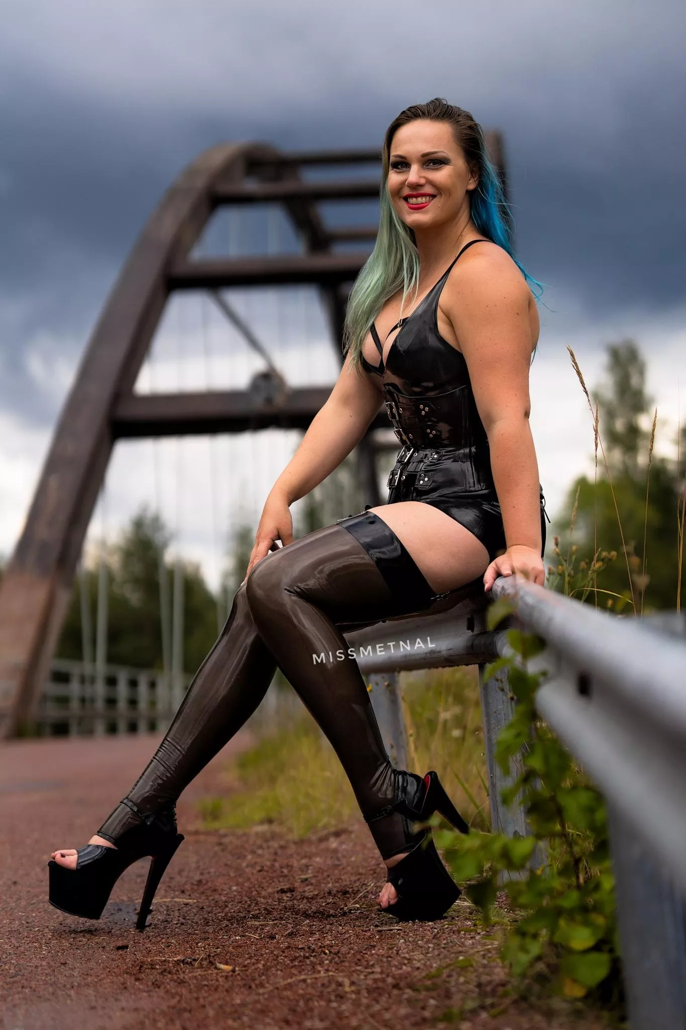 Latexcorset a rainy day 🌦️ posted by MissMetnal