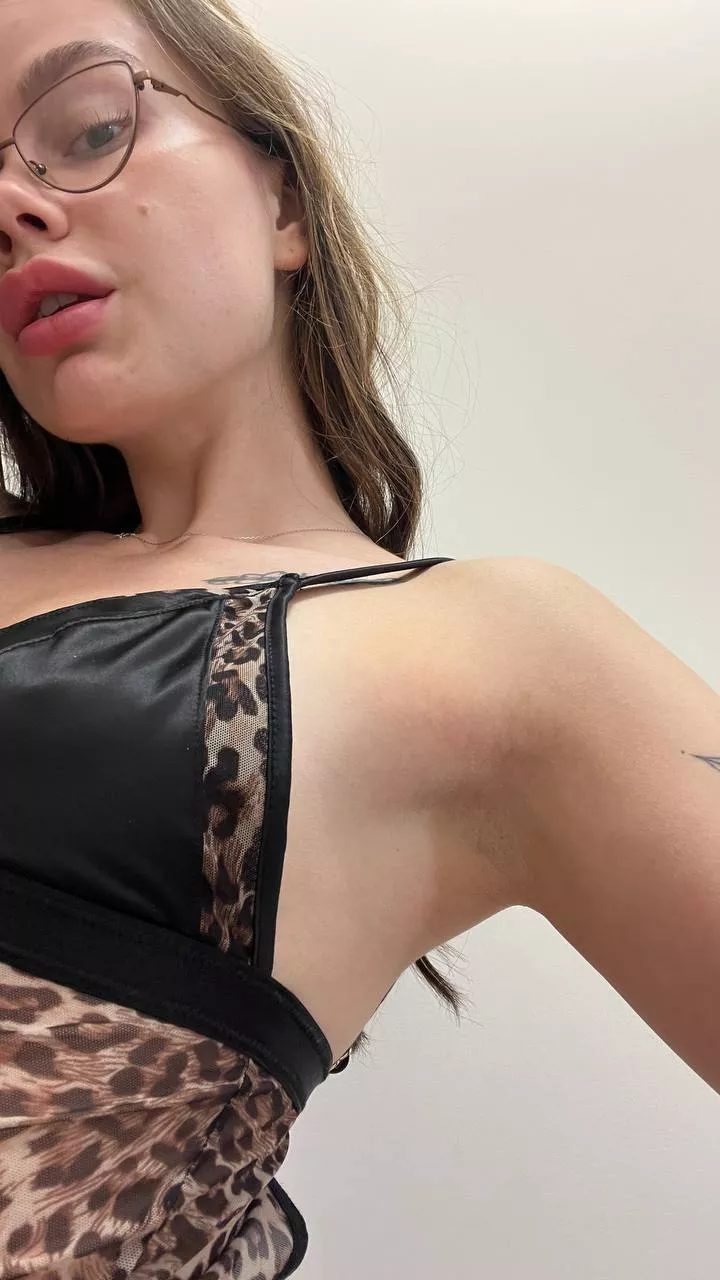 look at this graceful armpit posted by Endurable_Height_