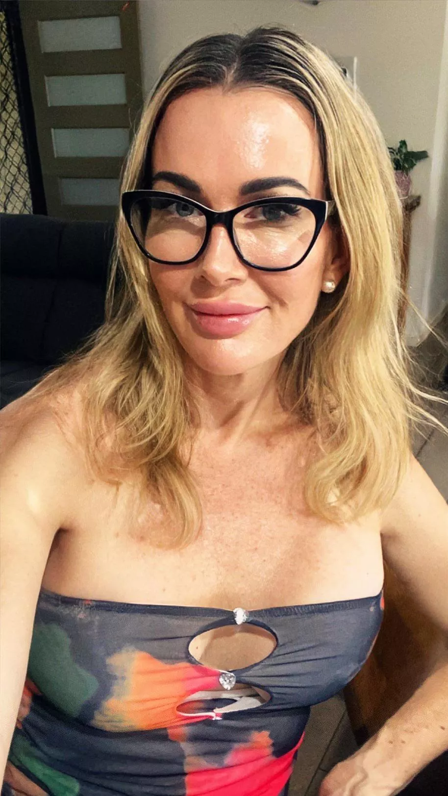 MILF @mamacicci posted by mamacicci