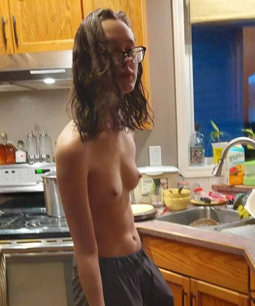 Uggg still sleepy posted by TheNerdAndHerBird