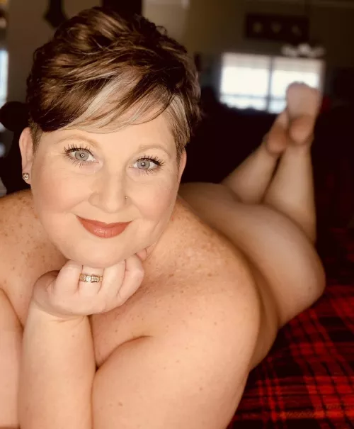 What caught your eyes first ?? by wholelotabottom