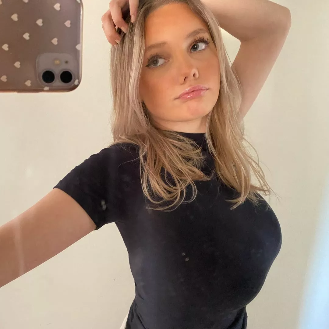 Black on Blonde posted by CANID0