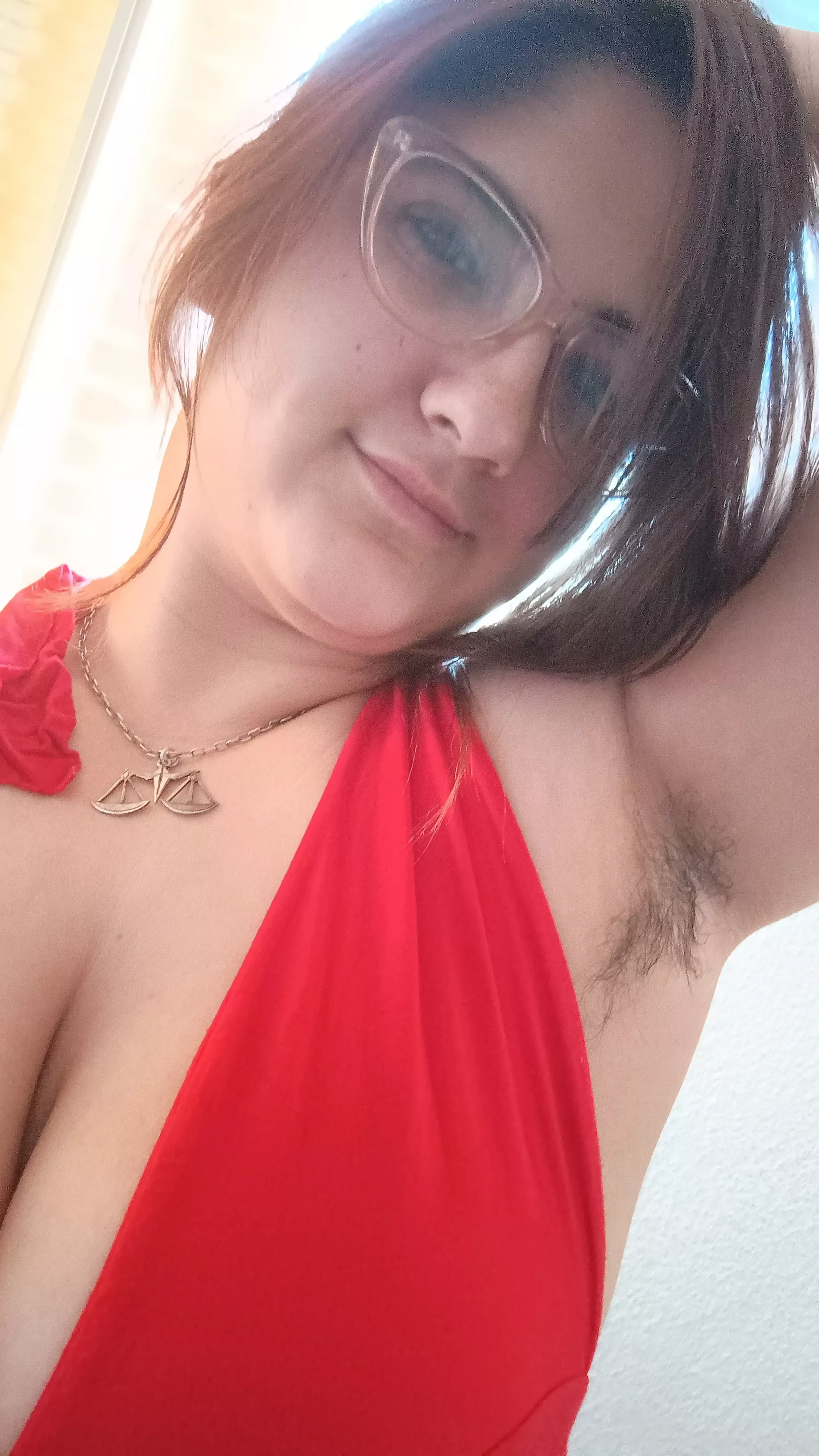 Do you want to finish over my armpit? 🤤 posted by Katt-96