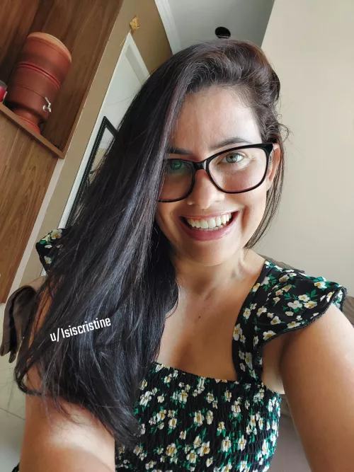 Glasses that make me cute... by Isiscristine