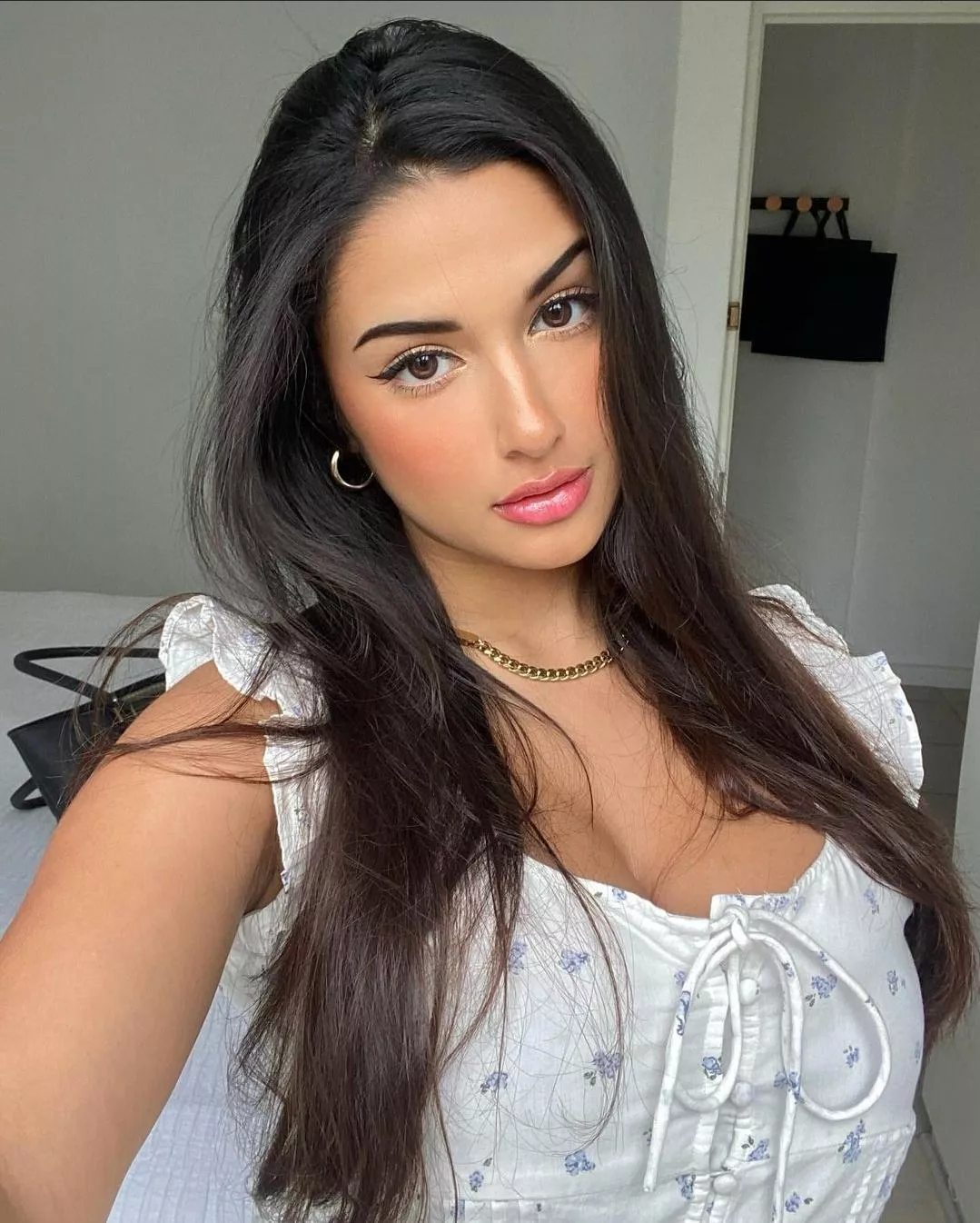 Gorgeous (IUTR) posted by Dependent_Lie_1874