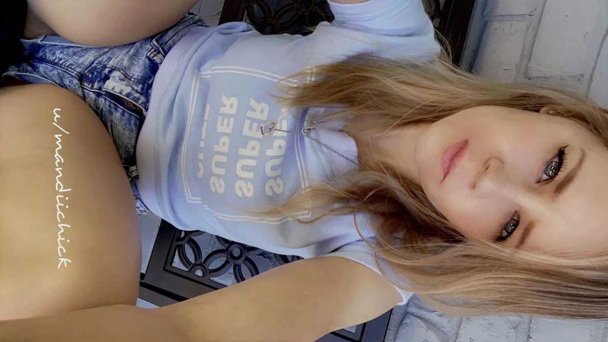 Happy Thursday night! posted by mandiichick