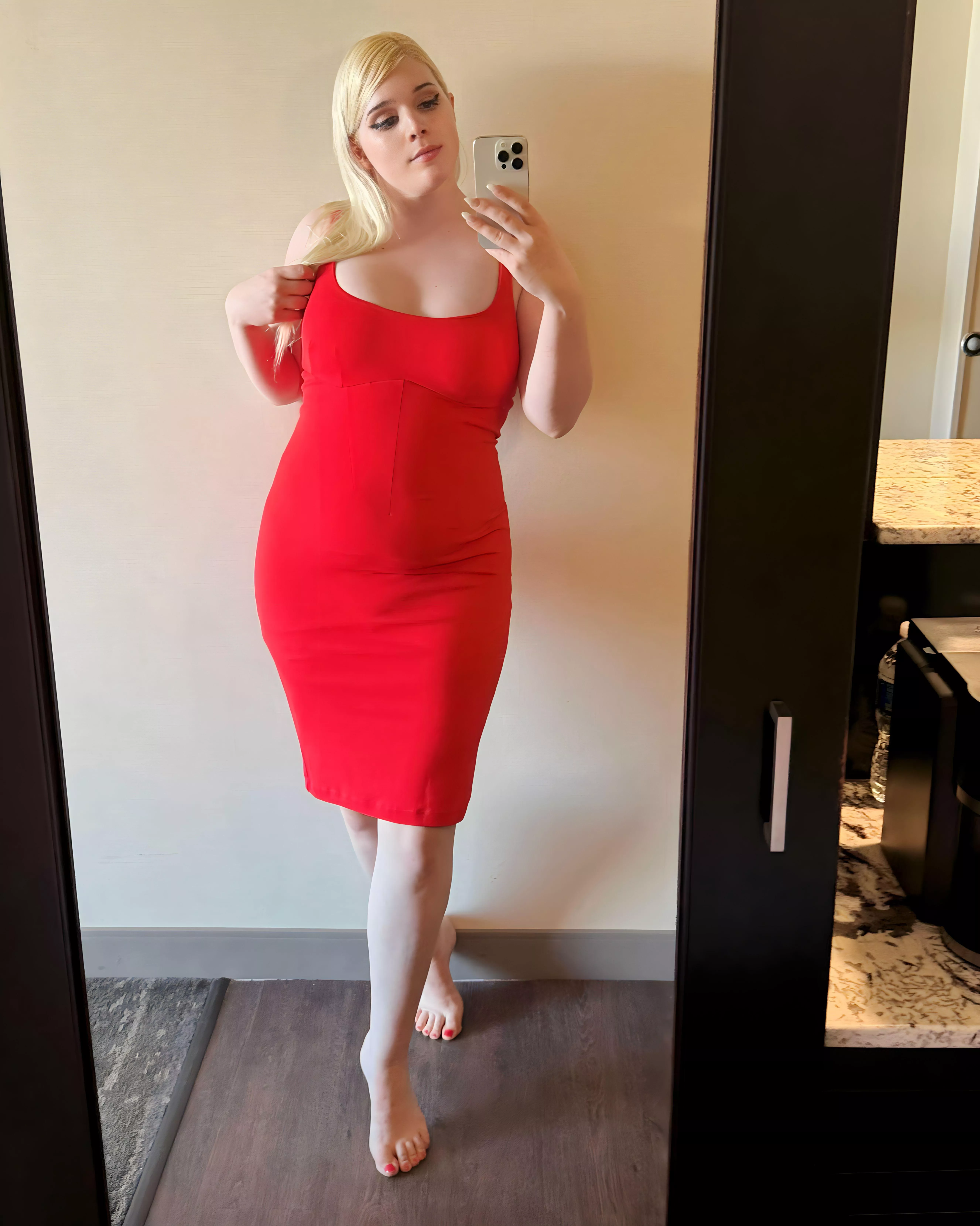 Is this femboy cute in red? 🥰 posted by amandaraesfw