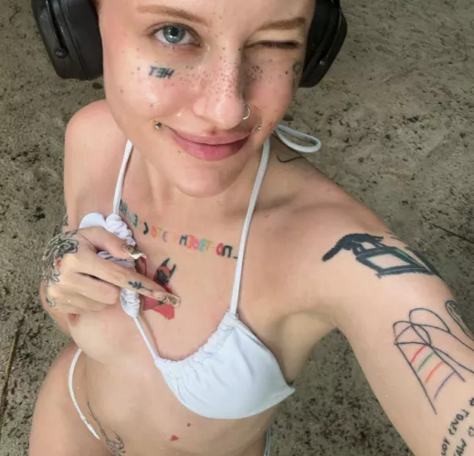 my bikini looks really cute, doesn't it by chillyperch86