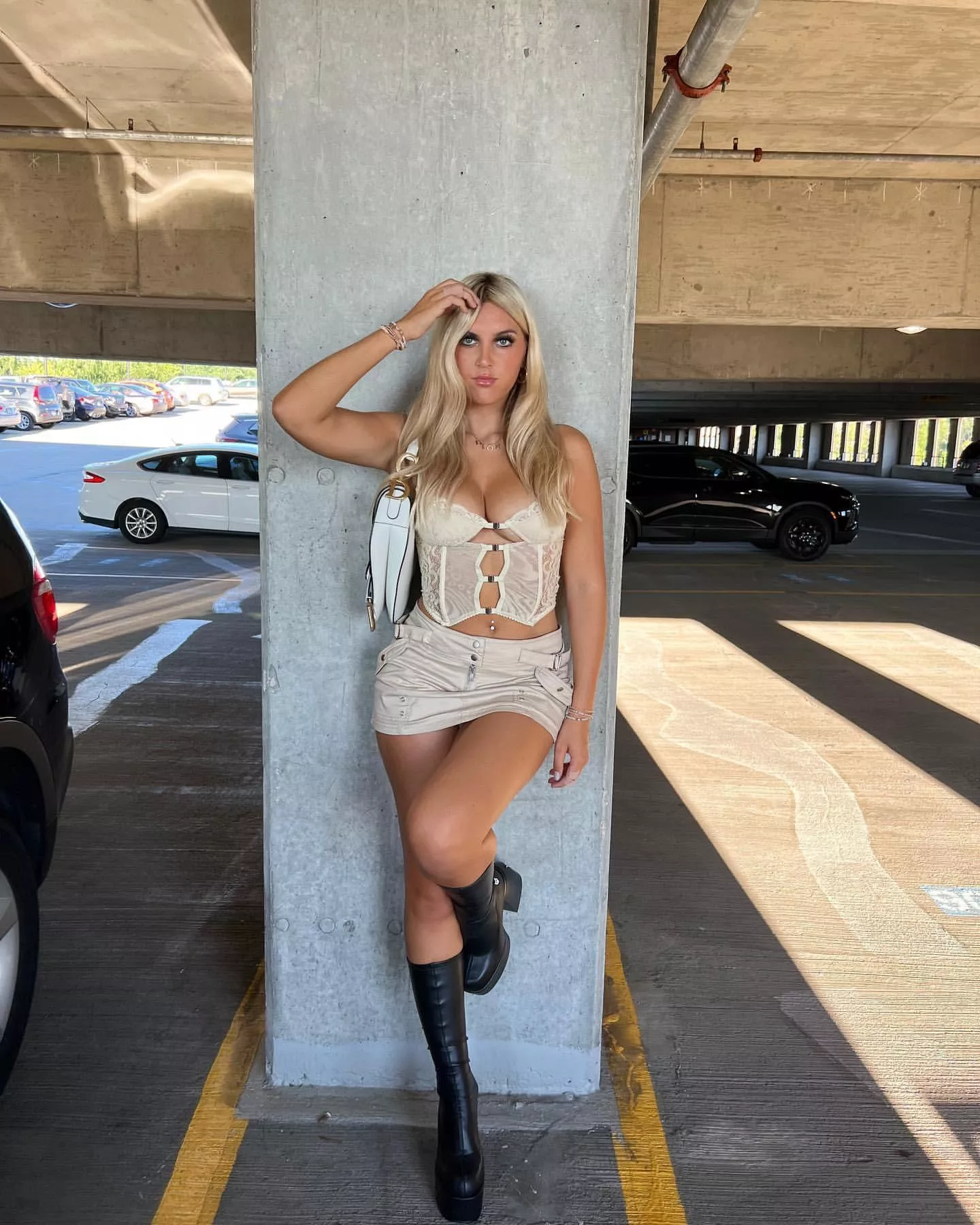 On my knees for her posted by highheelgooner1