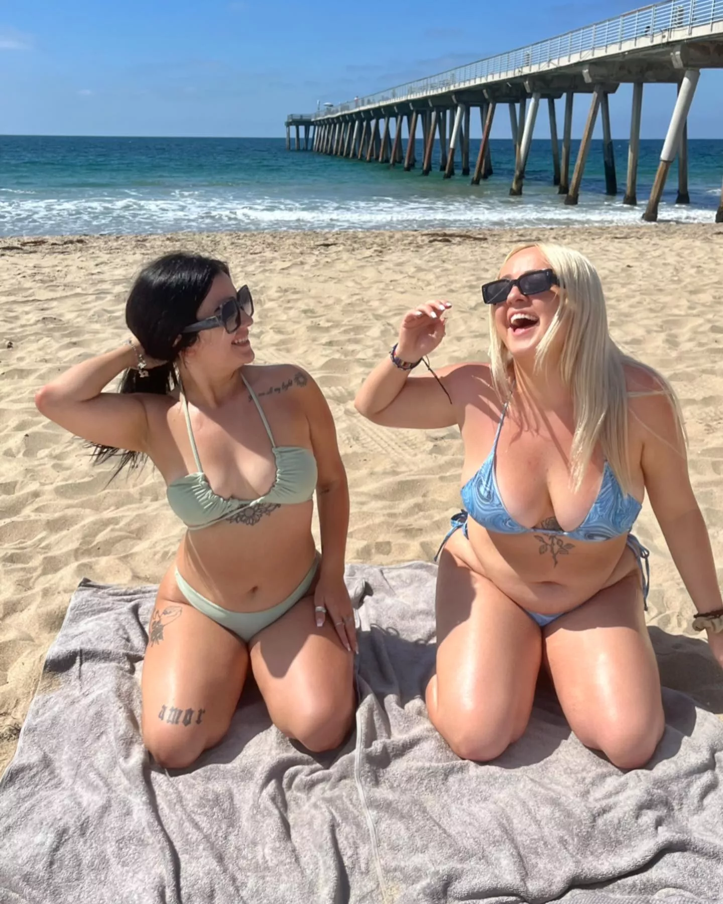 [2] Happy at the beach posted by Blitz101r