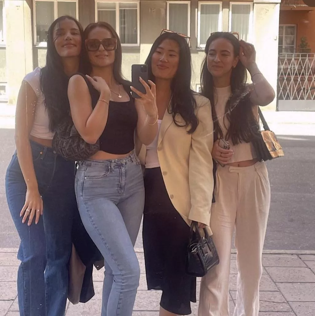 [4] Which one gets it? posted by WackaZackaMacka