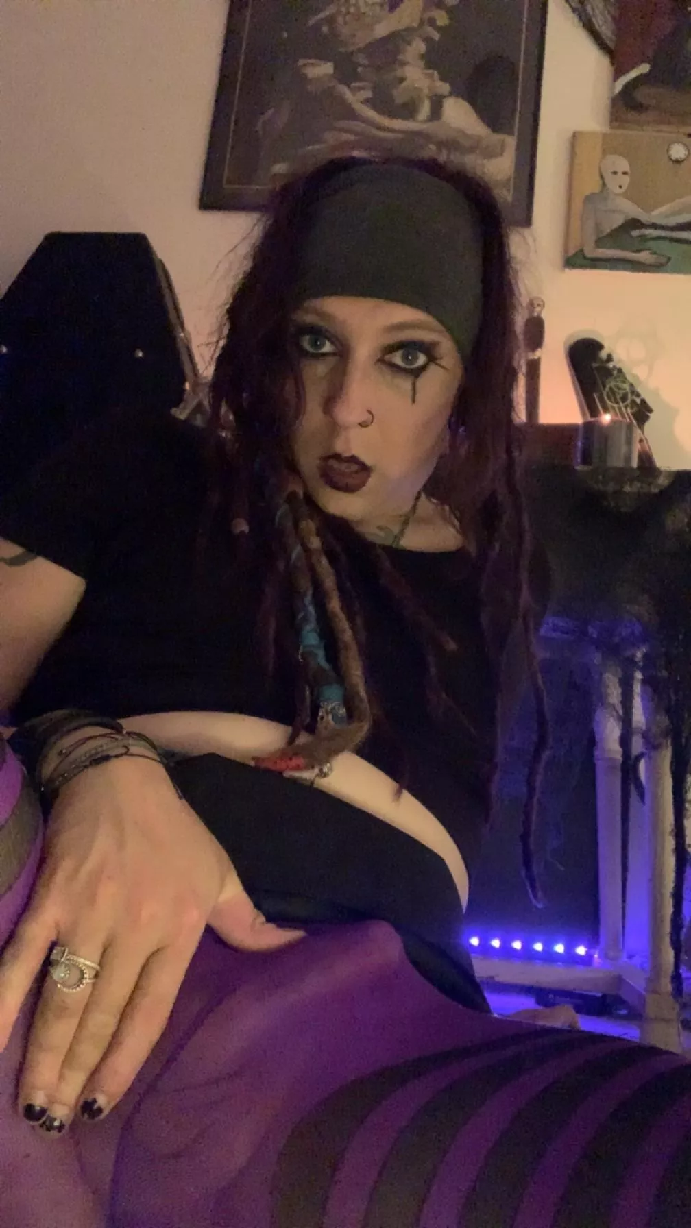 Anyone feeling festive for some goth girl bulge? posted by AmberAddamsTg