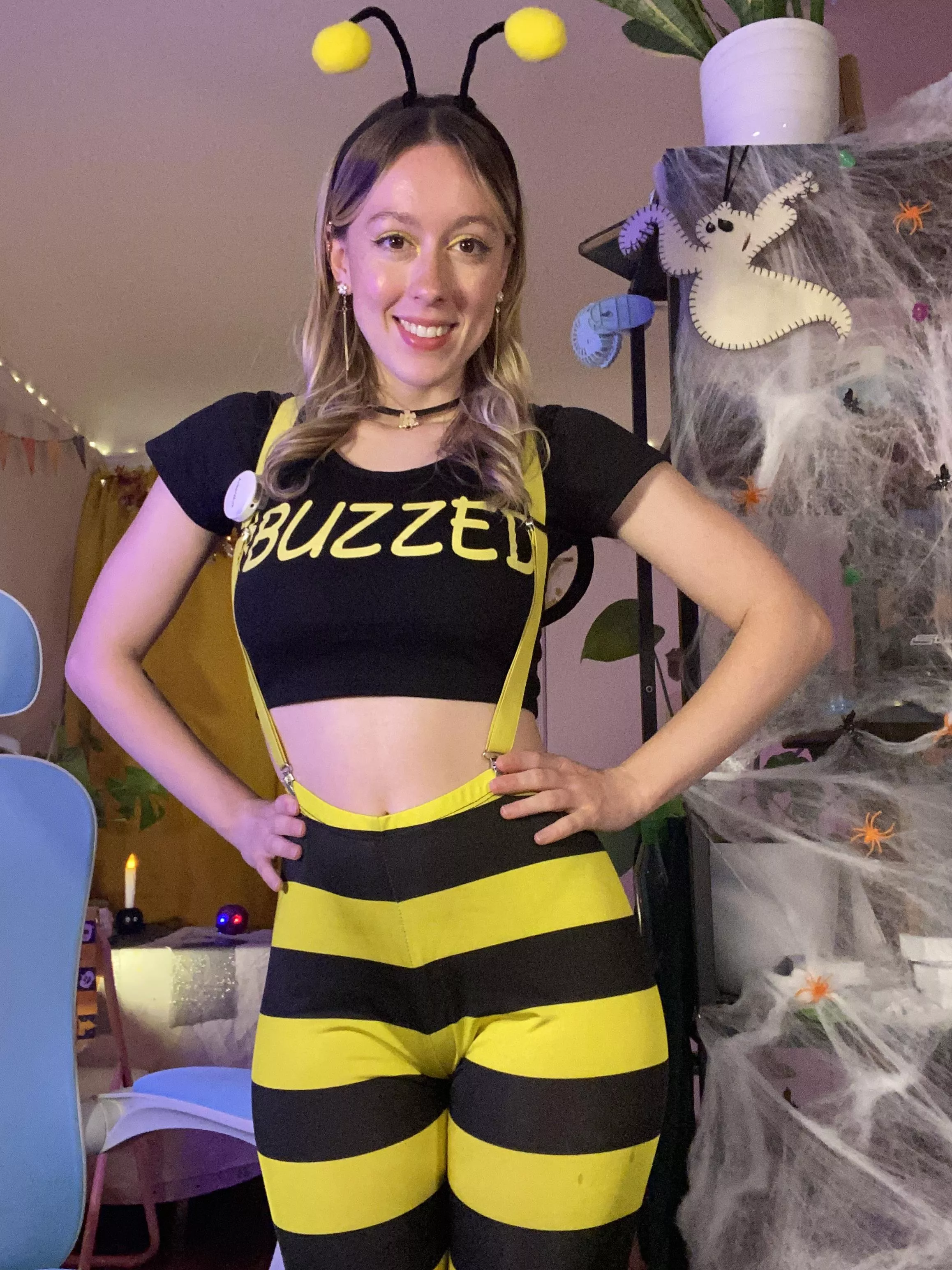 come buzz this bee online now ! posted by bigeyesxo