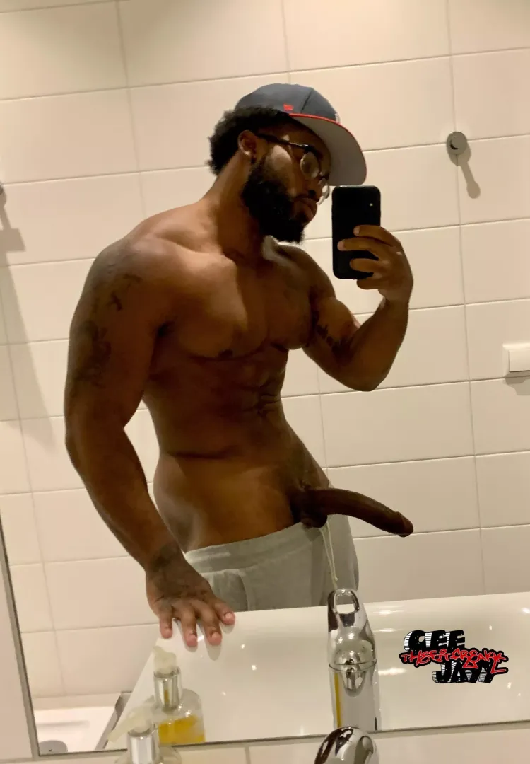 Hung asf by thefitfreakk20