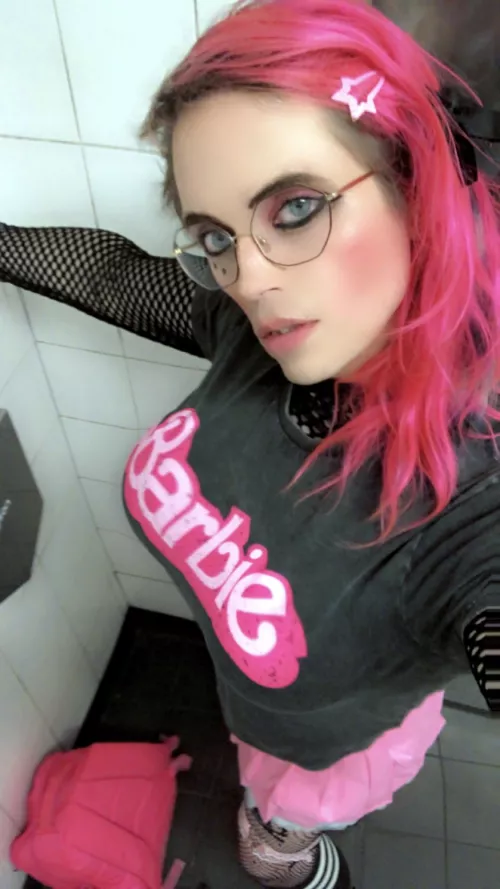 It always feels so weird whenever I’m in a public toilet & it’s not cos I’m about to earn myself spending money for the weekend 🤪 by the_mandalwhorian