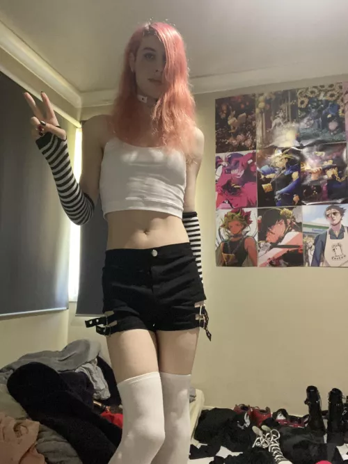 just my fit for today don't mine the messy room hope i look ok by Confident-Afternoon9