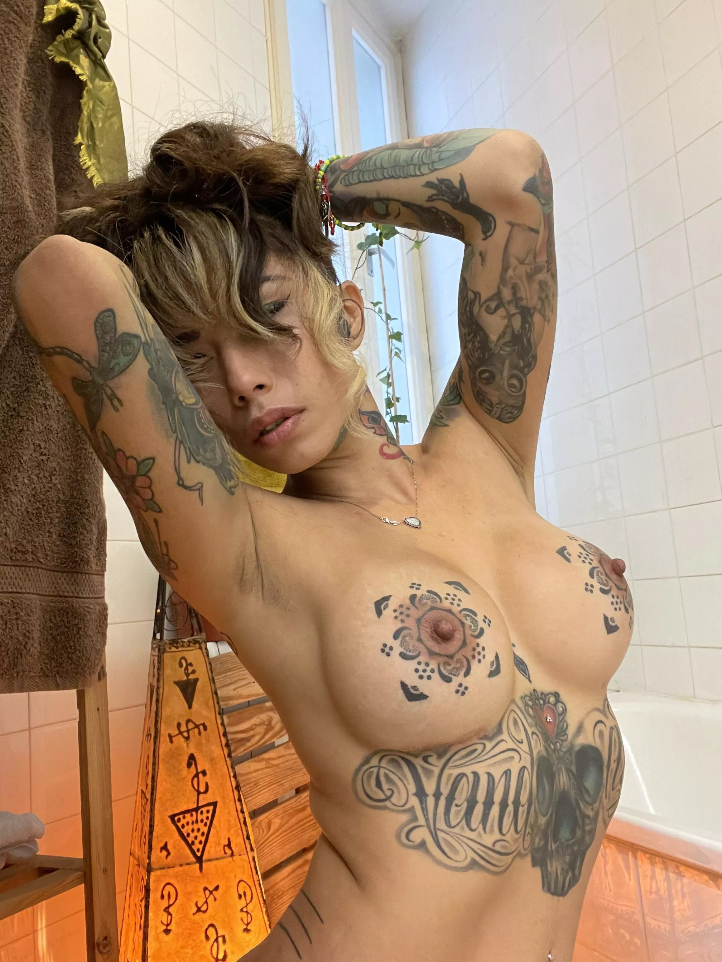 My ghosties would be so much happier in your mouth 👅 posted by SodaPoptuin