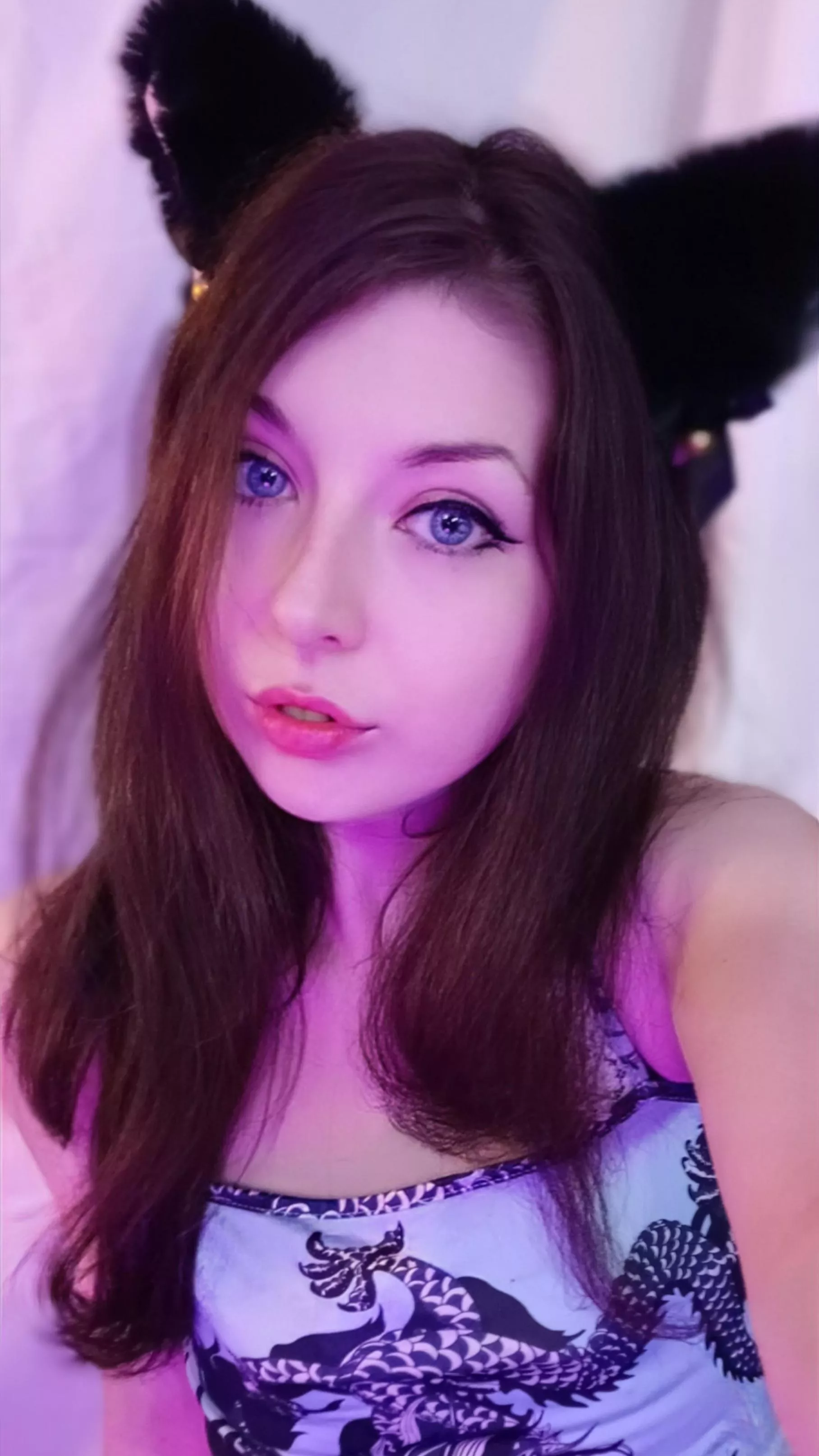 Obedient well trained little pet 🖤 posted by starlitsirenx