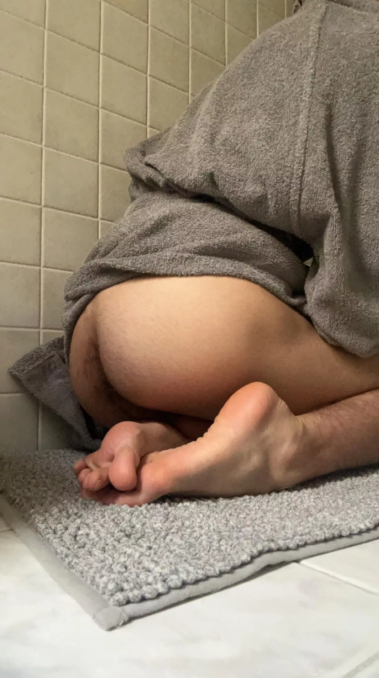 Someone want to be fed by me until you explode ? Dm😉 posted by SkinnyClutchStick